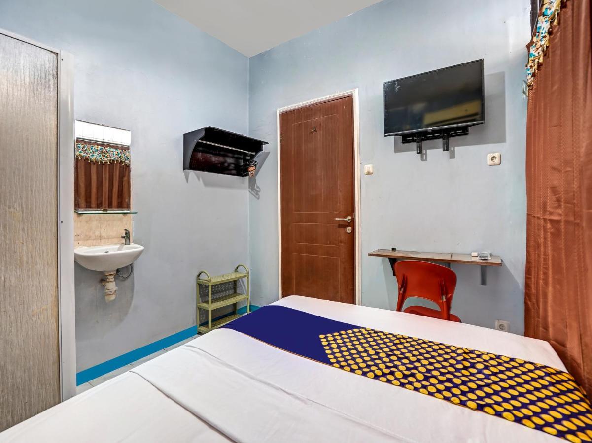 Отель Spot On 90147 Gosepa Ambengan Plaza Сурабая Экстерьер фото