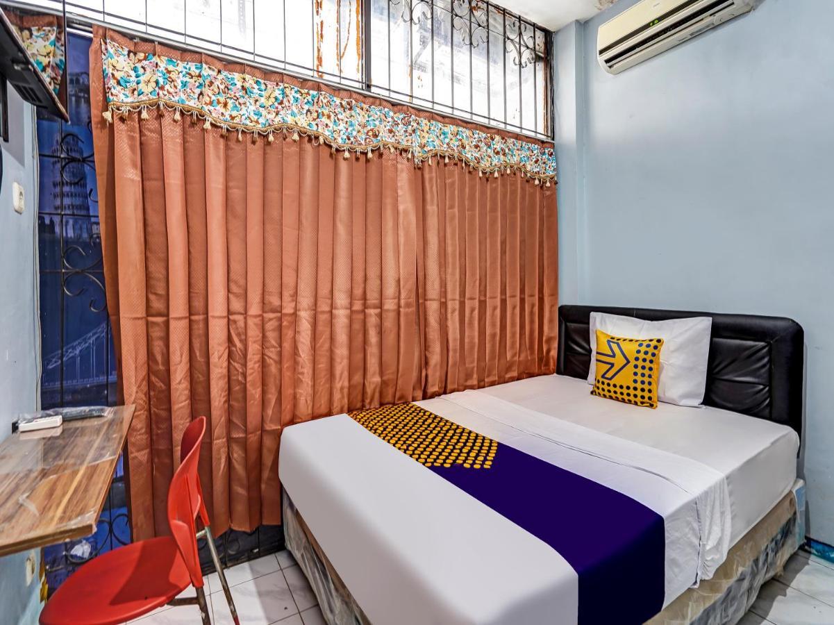 Отель Spot On 90147 Gosepa Ambengan Plaza Сурабая Экстерьер фото