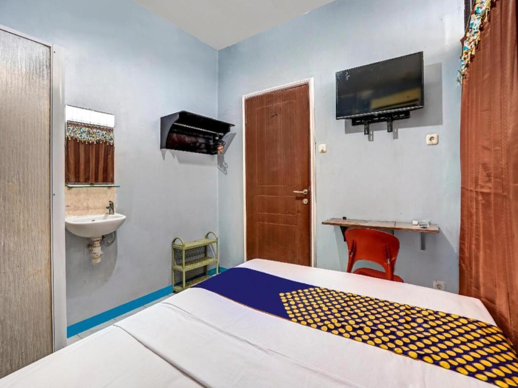 Отель Spot On 90147 Gosepa Ambengan Plaza Сурабая Экстерьер фото